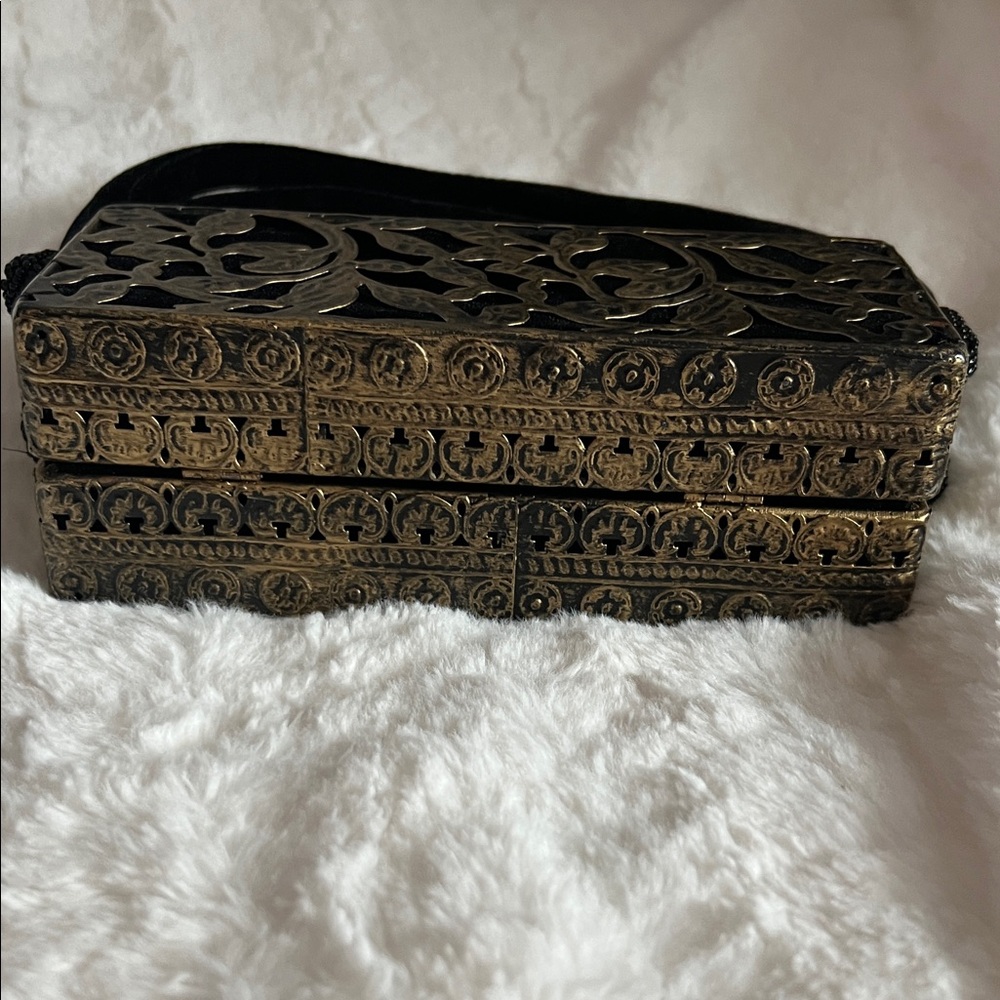 Vintage Ornate Black and Gold Evening Clutch - Picture 7 of 7